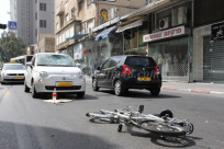  بالصور: إصابة متوسطة لراكب دراجة هوائية بحادث دهس في مدينة يافا